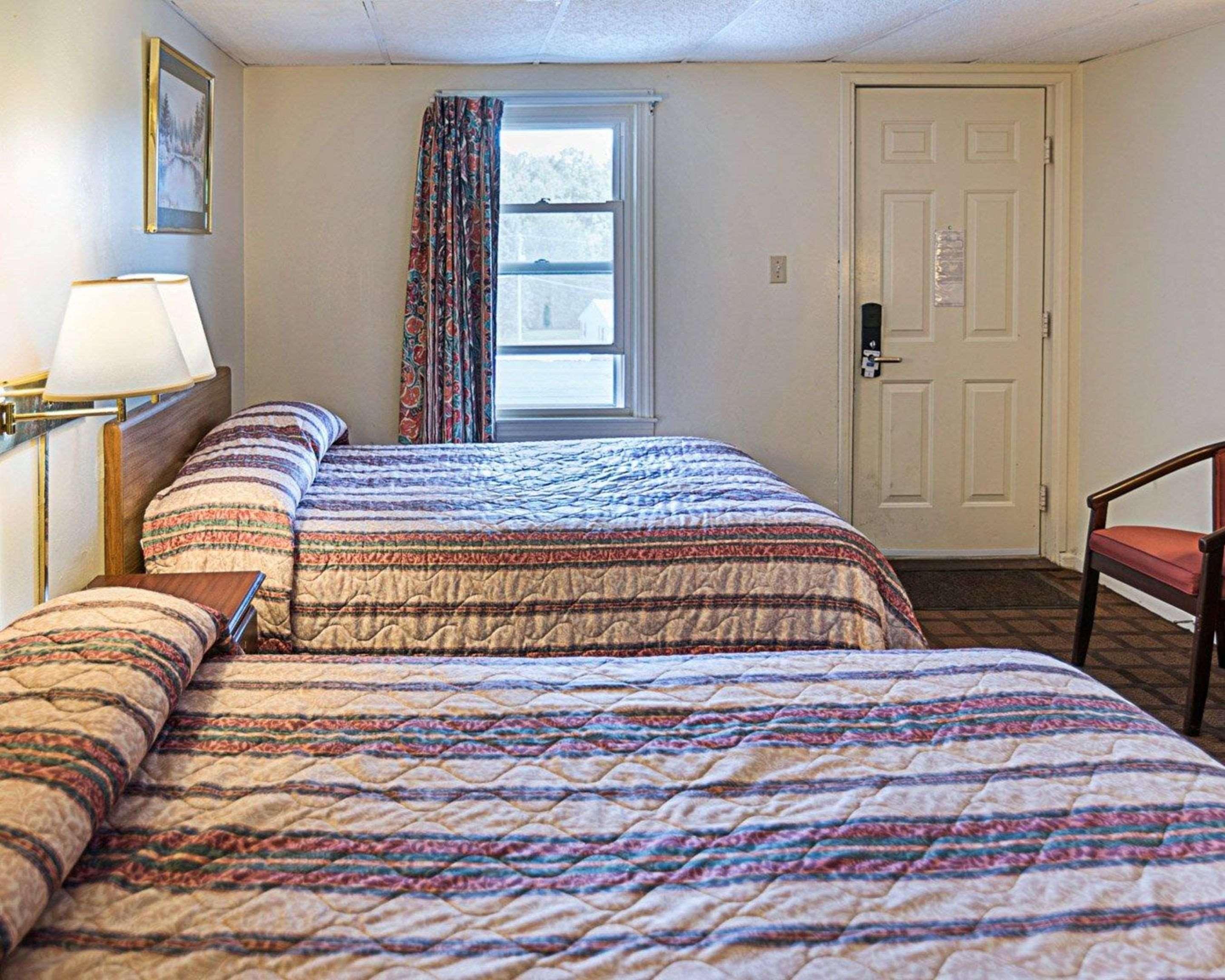 Rodeway Inn Westminster Екстер'єр фото