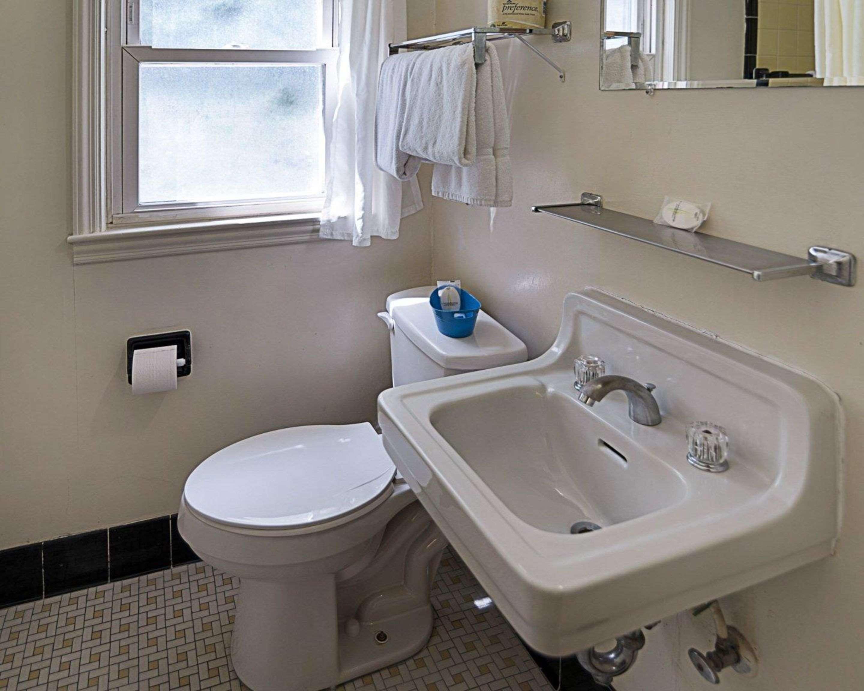Rodeway Inn Westminster Екстер'єр фото