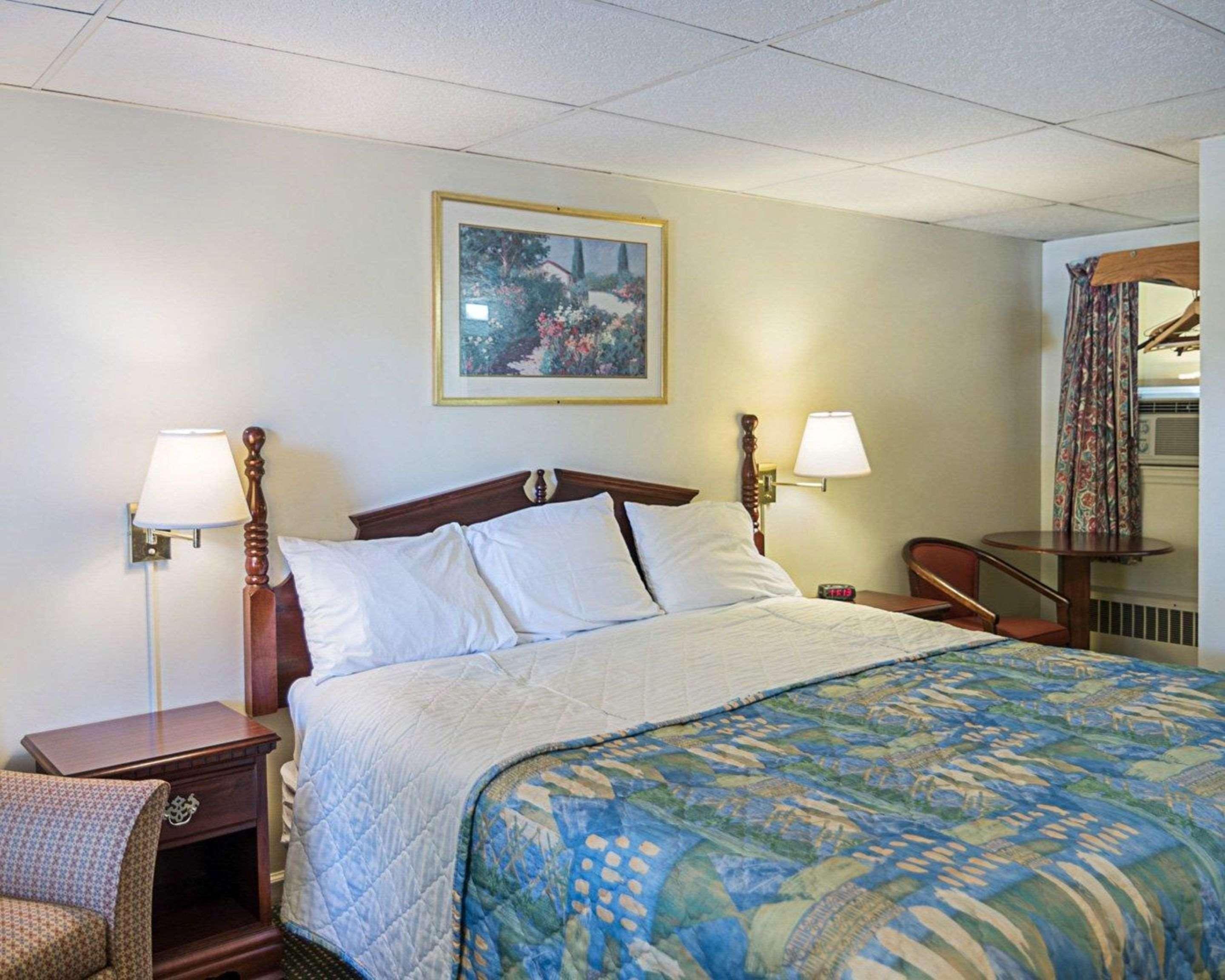 Rodeway Inn Westminster Екстер'єр фото